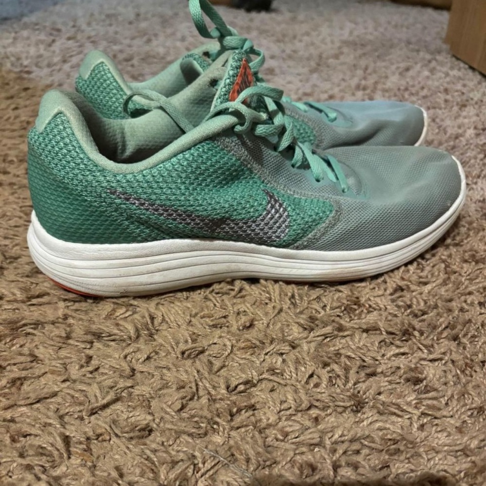 Mint Green size 9/5 Nikes